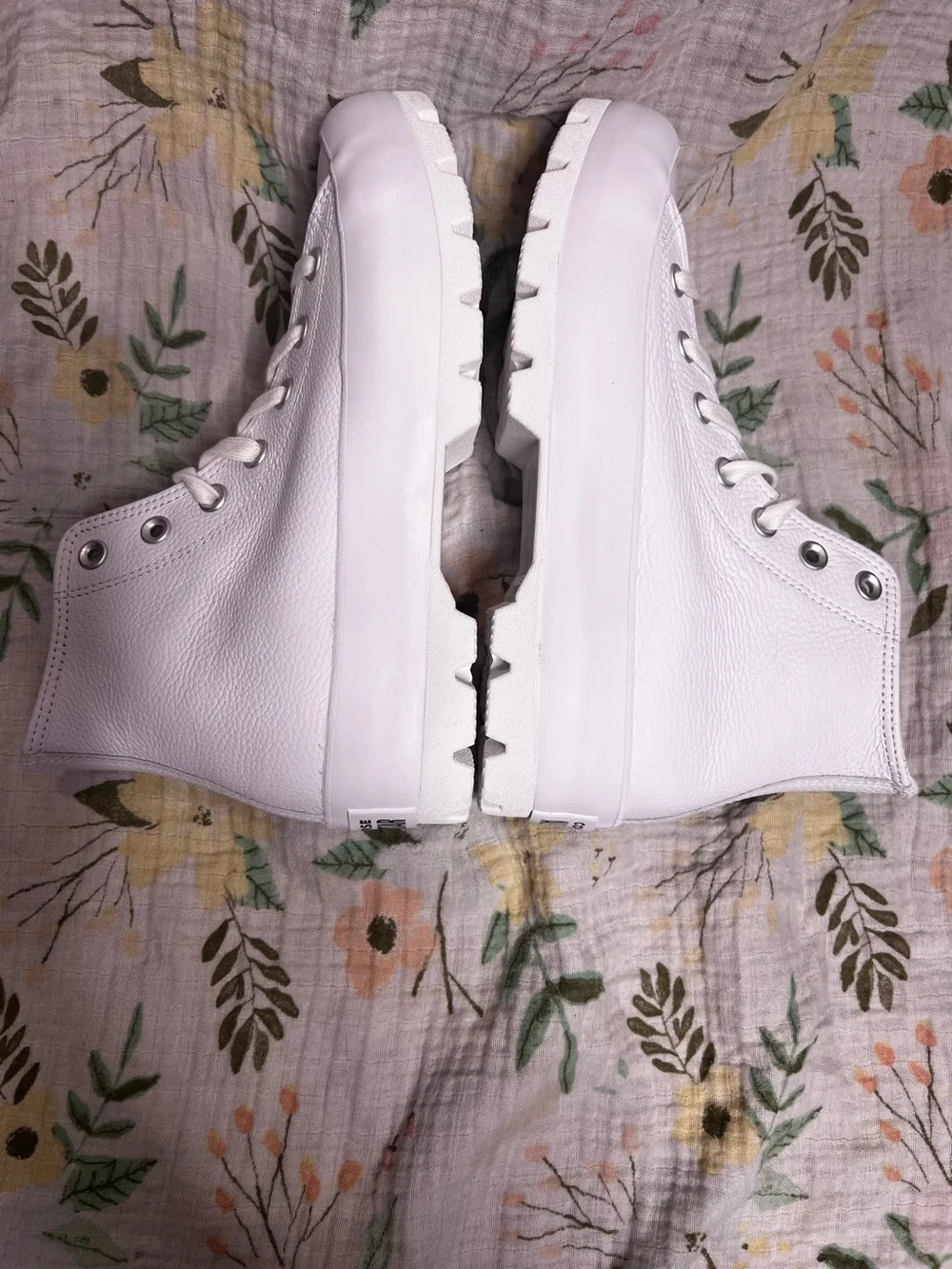 Converse CTAS Lugged Hi White Pebbled Leather High Top Platform Women’s Shoes
